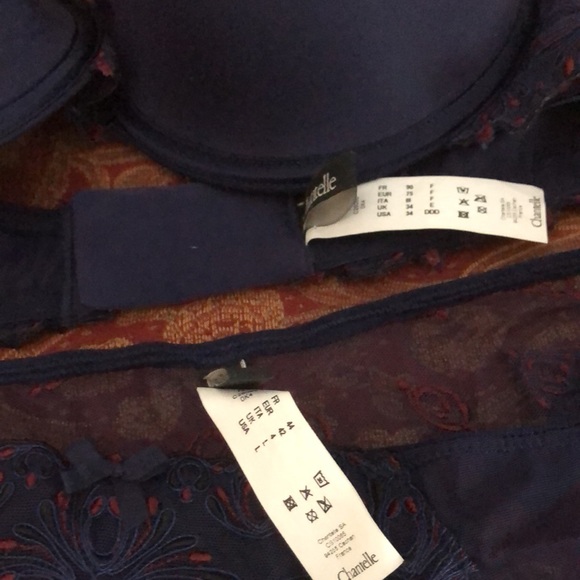 Chantelle bra and matching thong - Picture 2 of 2